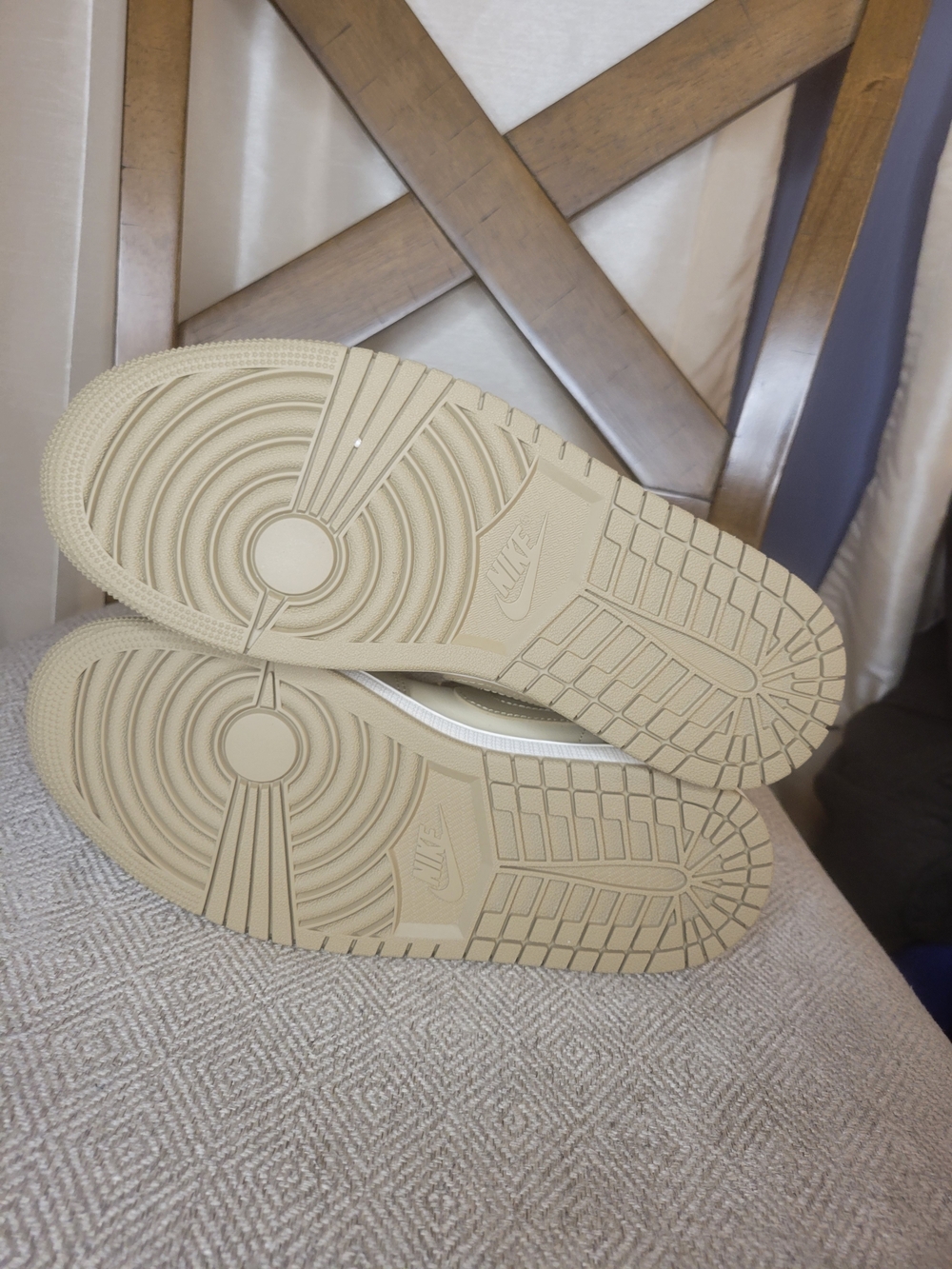 Air Jordan 1 Low - Picture 9 of 10